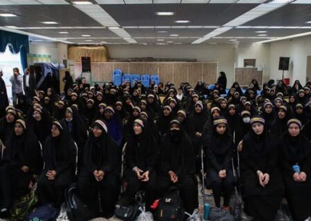 گردهمایی دانش‌آموزان ۶۰ کشور جهان در مسجد مقدس جمکران+تصاویر/ قم ملجأ شیعیان جهان اسلام